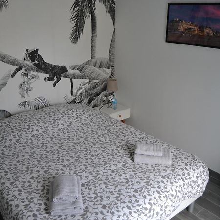 Bed and Breakfast La Petite Bicoque Сен-Сюльяк Екстер'єр фото