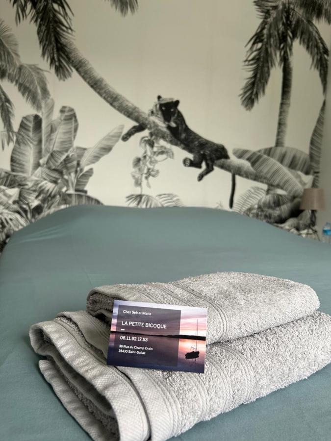 Bed and Breakfast La Petite Bicoque Сен-Сюльяк Екстер'єр фото