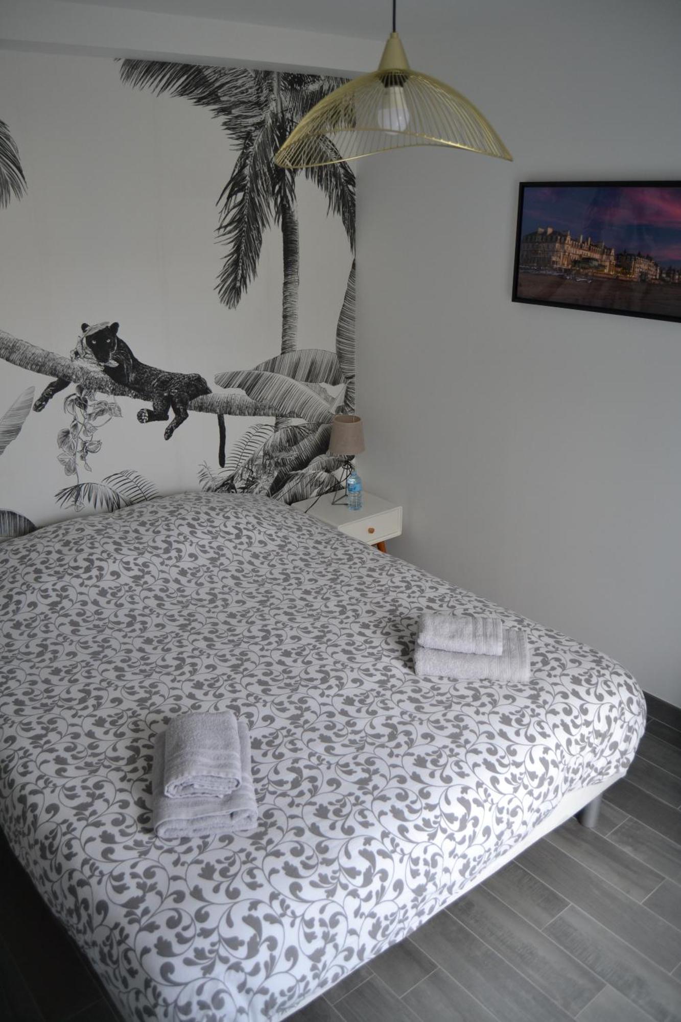 Bed and Breakfast La Petite Bicoque Сен-Сюльяк Екстер'єр фото